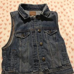 American eagle small no sleeved denim jacket